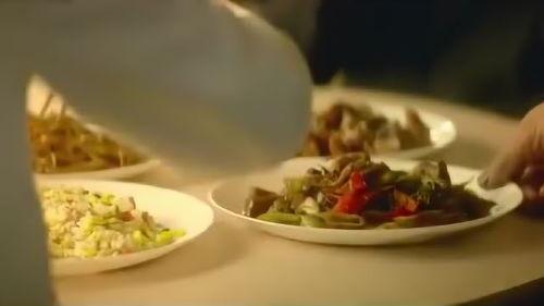 女生男友吃猪大肠爆料原视频,男友吃猪大肠引发网友热议，真实画面曝光！  第3张